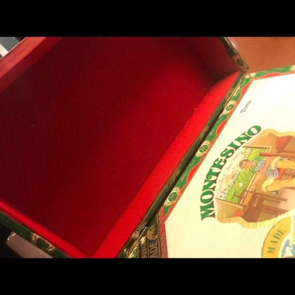 Montesano Green, Gold and Red Handmade Cigar Purse - Picture 8 of 8